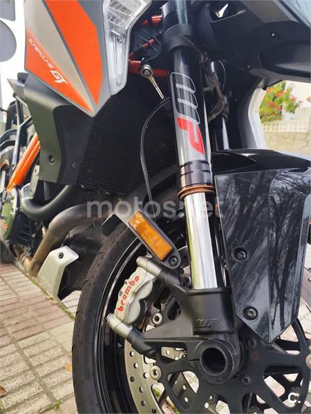 KTM 1290 Super Duke GT – Vista 4