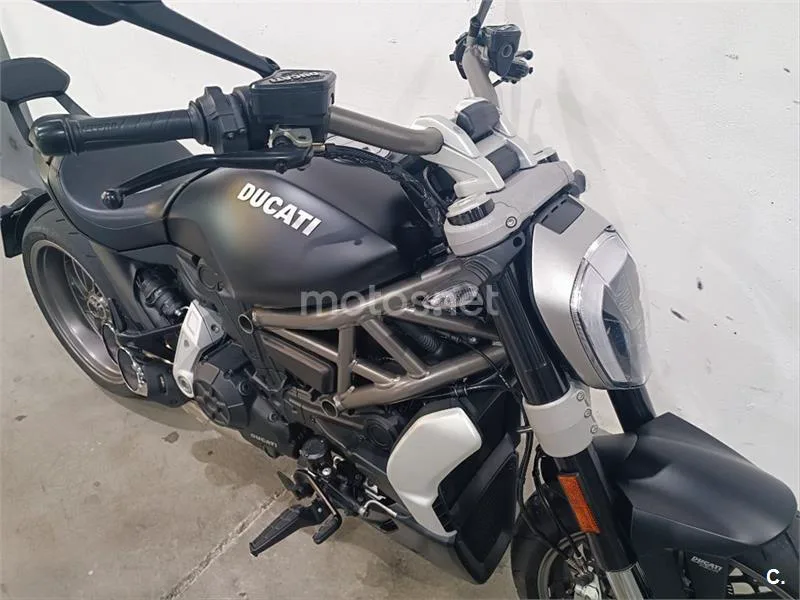 Ducati Diavel – Vista 13