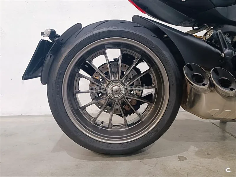 Ducati Diavel – Vista 15