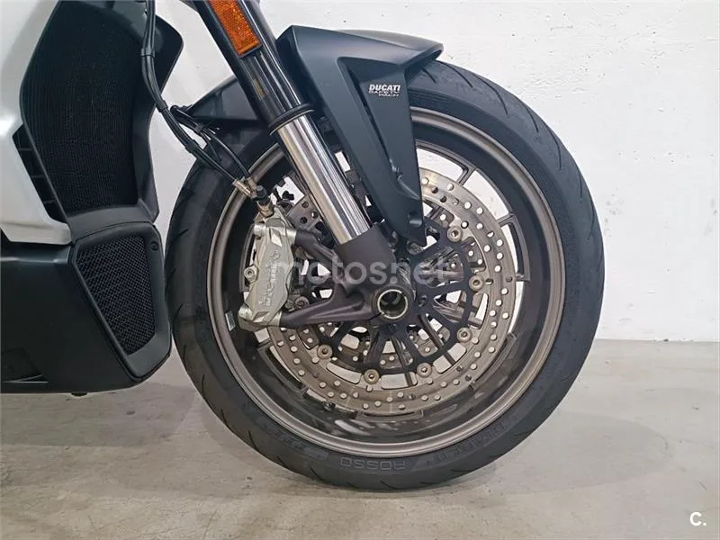 Ducati Diavel – Vista 16