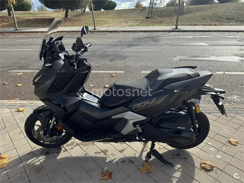 Honda ADV 350 – Vista 2