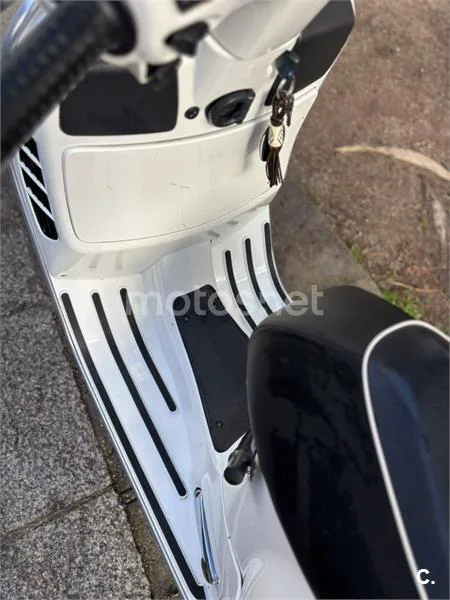Vespa GTS 300 ie Touring – Vista 3