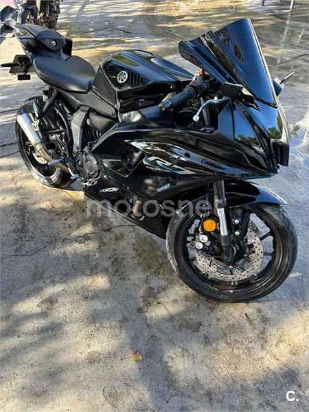 Yamaha R7 – Vista 4