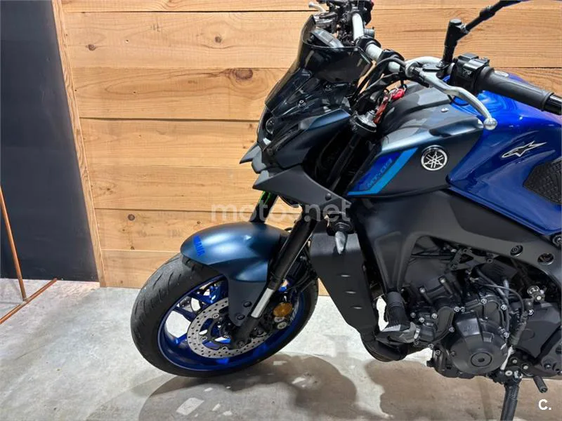Yamaha MT-09 – Vista 15