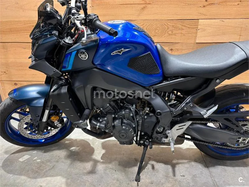Yamaha MT-09 – Vista 16
