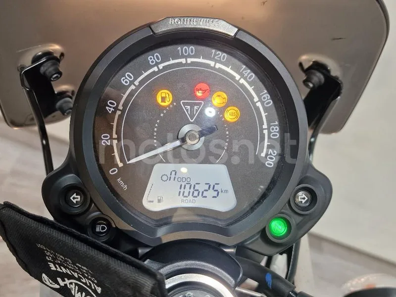 Triumph Speed Twin 900 – Vista 10