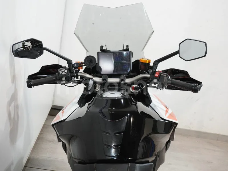 KTM 1290 Super Duke GT – Vista 11