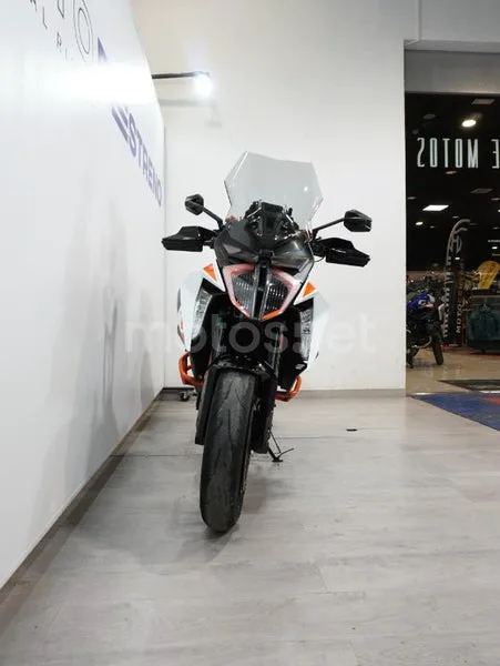 KTM 1290 Super Duke GT – Vista 4