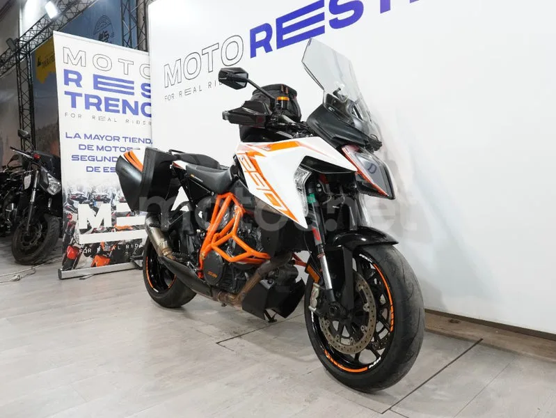 KTM 1290 Super Duke GT – Vista 6