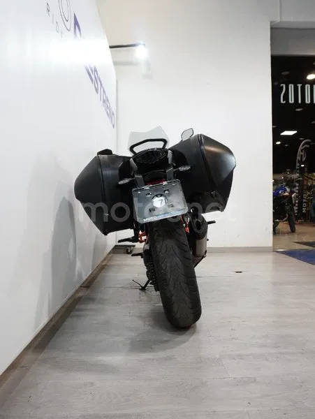 KTM 1290 Super Duke GT – Vista 9