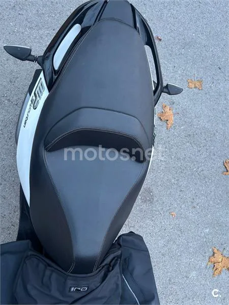Piaggio MP3 300 Yourban LT Sport – Vista 6