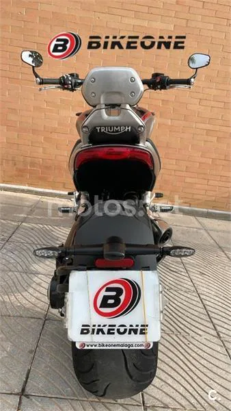 Triumph Rocket 3 – Vista 6