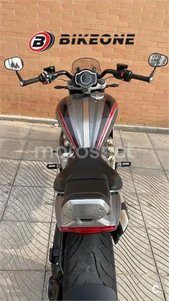 Triumph Rocket 3 – Vista 7