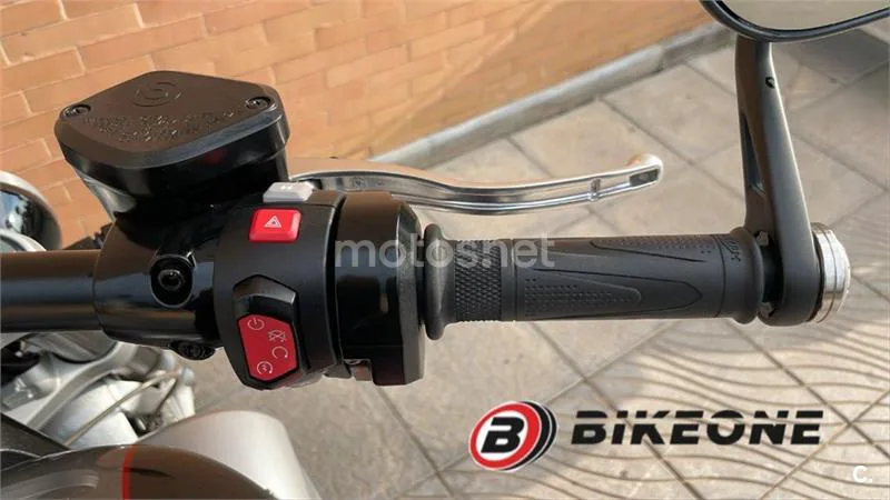 Triumph Rocket 3 – Vista 9