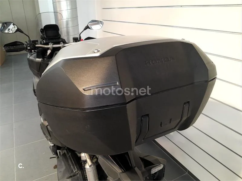 Honda ADV 350 – Vista 4