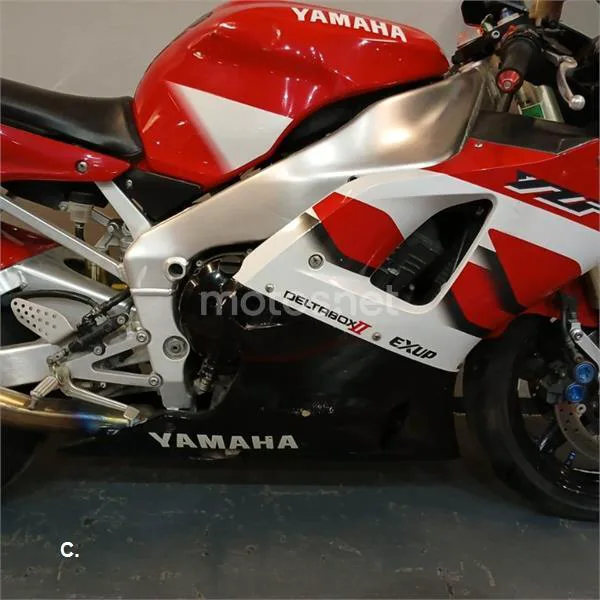 Yamaha R1 – Vista 11