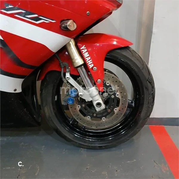 Yamaha R1 – Vista 12
