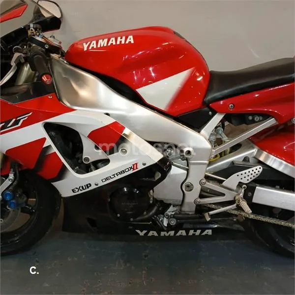 Yamaha R1 – Vista 14