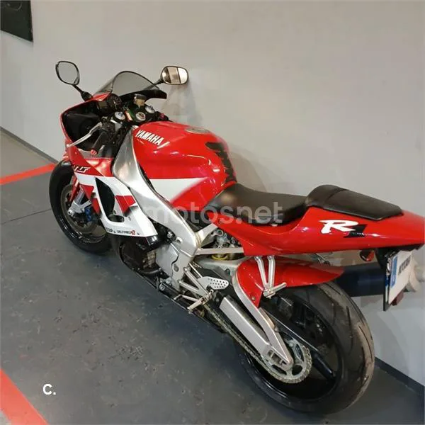 Yamaha R1 – Vista 16