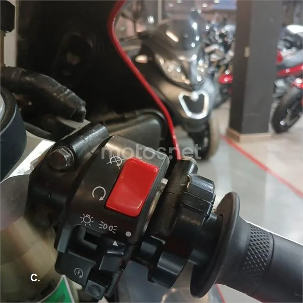 Yamaha R1 – Vista 9