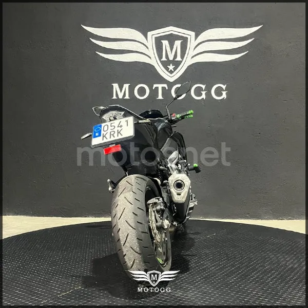 Kawasaki Z900 – Vista 10