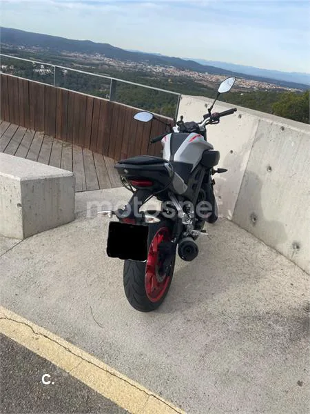 Yamaha MT-125 – Vista 4