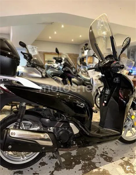 Honda SH300i – Vista 3