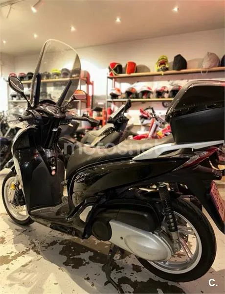 Honda SH300i – Vista 4