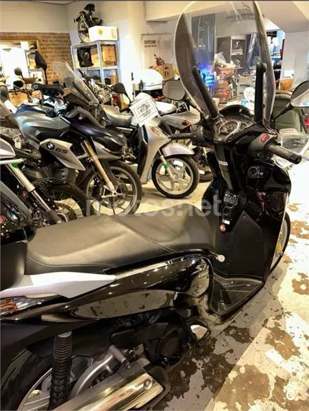 Honda SH300i – Vista 5