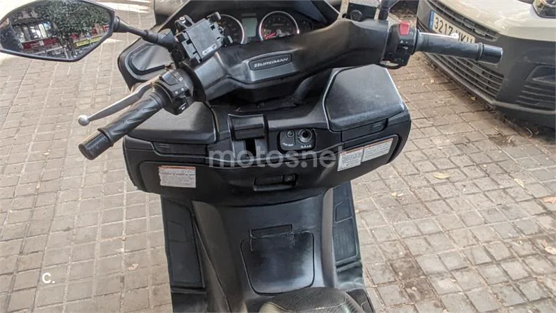 Suzuki Burgman 400 – Vista 9