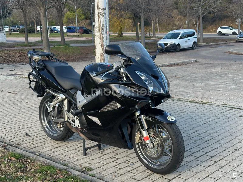 Honda VFR 800 FI – Vista 3