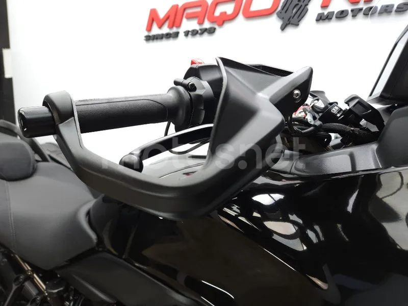 Yamaha Niken – Vista 16