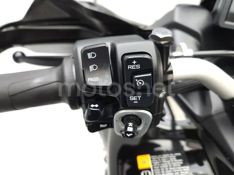 Yamaha Niken – Vista 17