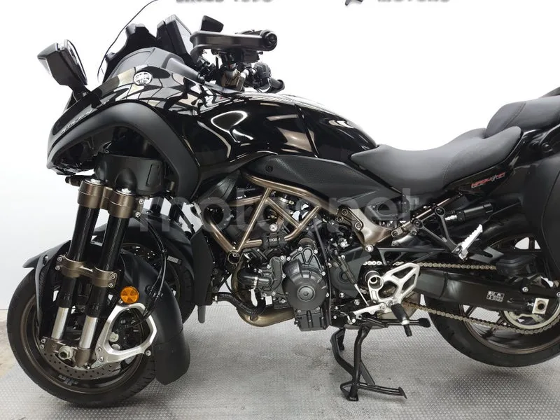 Yamaha Niken – Vista 24
