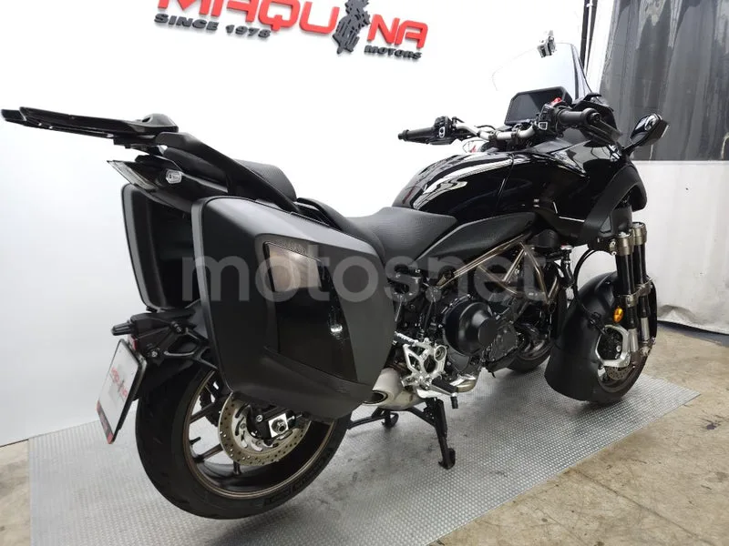 Yamaha Niken – Vista 4