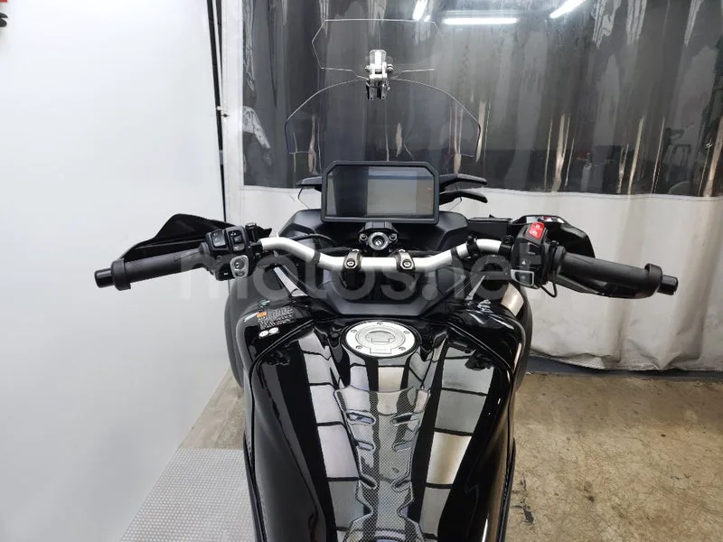Yamaha Niken – Vista 7