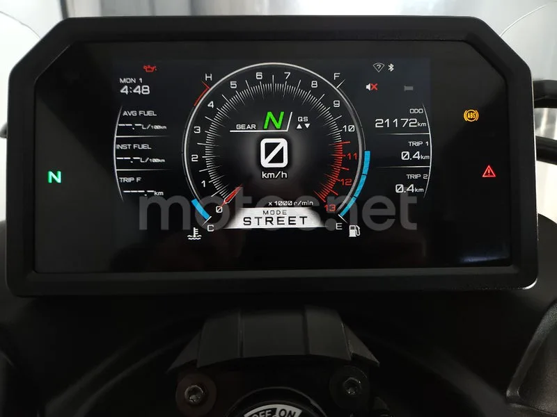 Yamaha Niken – Vista 8