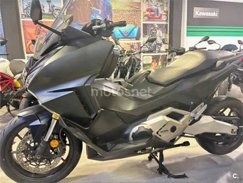 Honda Forza 750 – Vista 3