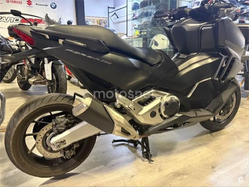 Honda Forza 750 – Vista 5