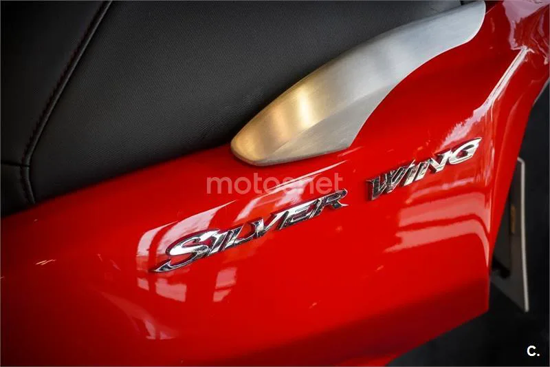 Honda Silver Wing 600 – Vista 11