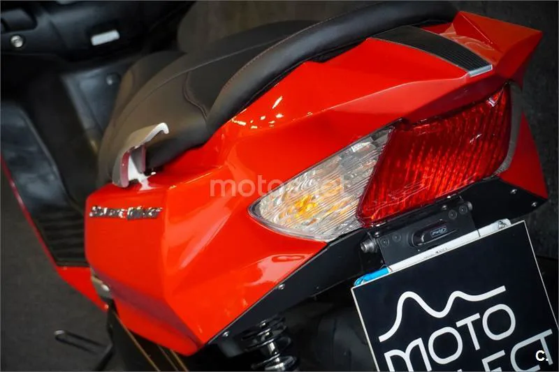 Honda Silver Wing 600 – Vista 12