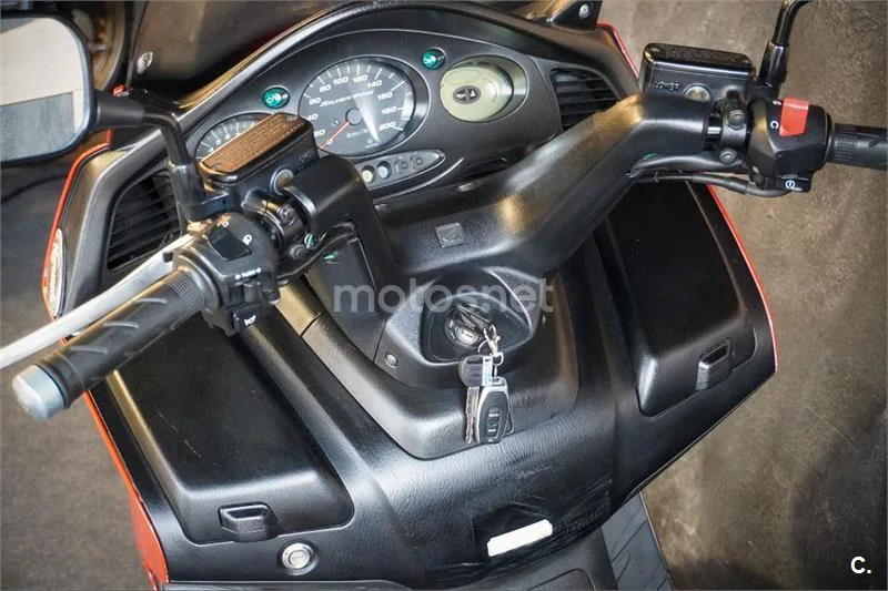 Honda Silver Wing 600 – Vista 13