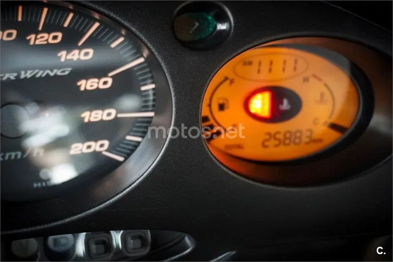 Honda Silver Wing 600 – Vista 16