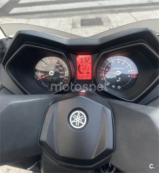 Yamaha XMAX 400 – Vista 4