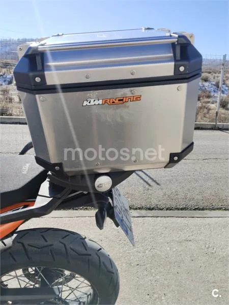 KTM 890 – Vista 10