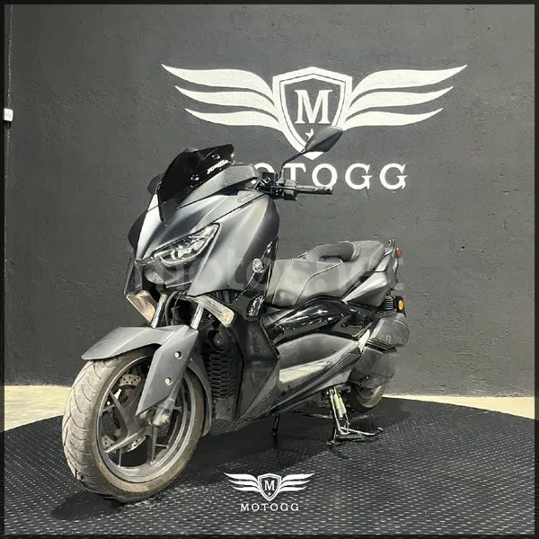 Yamaha XMAX 300 – Vista 7