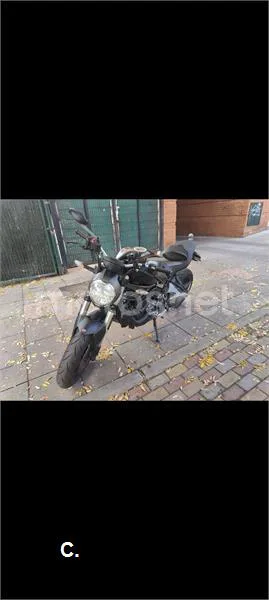 Ducati Monster 821 – Vista 3