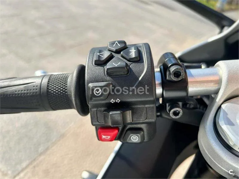 Triumph Daytona 660 – Vista 7