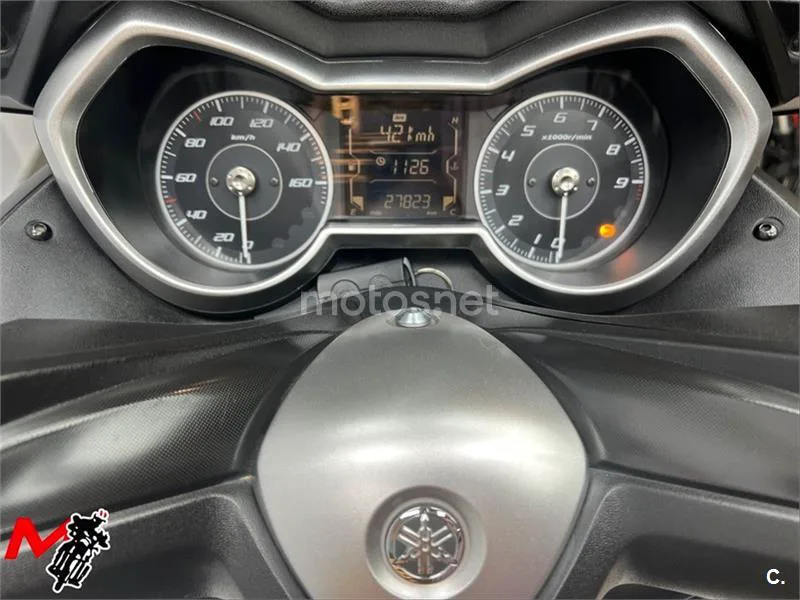 Yamaha XMAX 300 – Vista 7