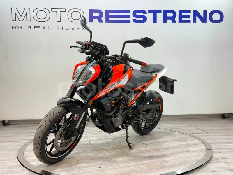 KTM 125 – Vista 5